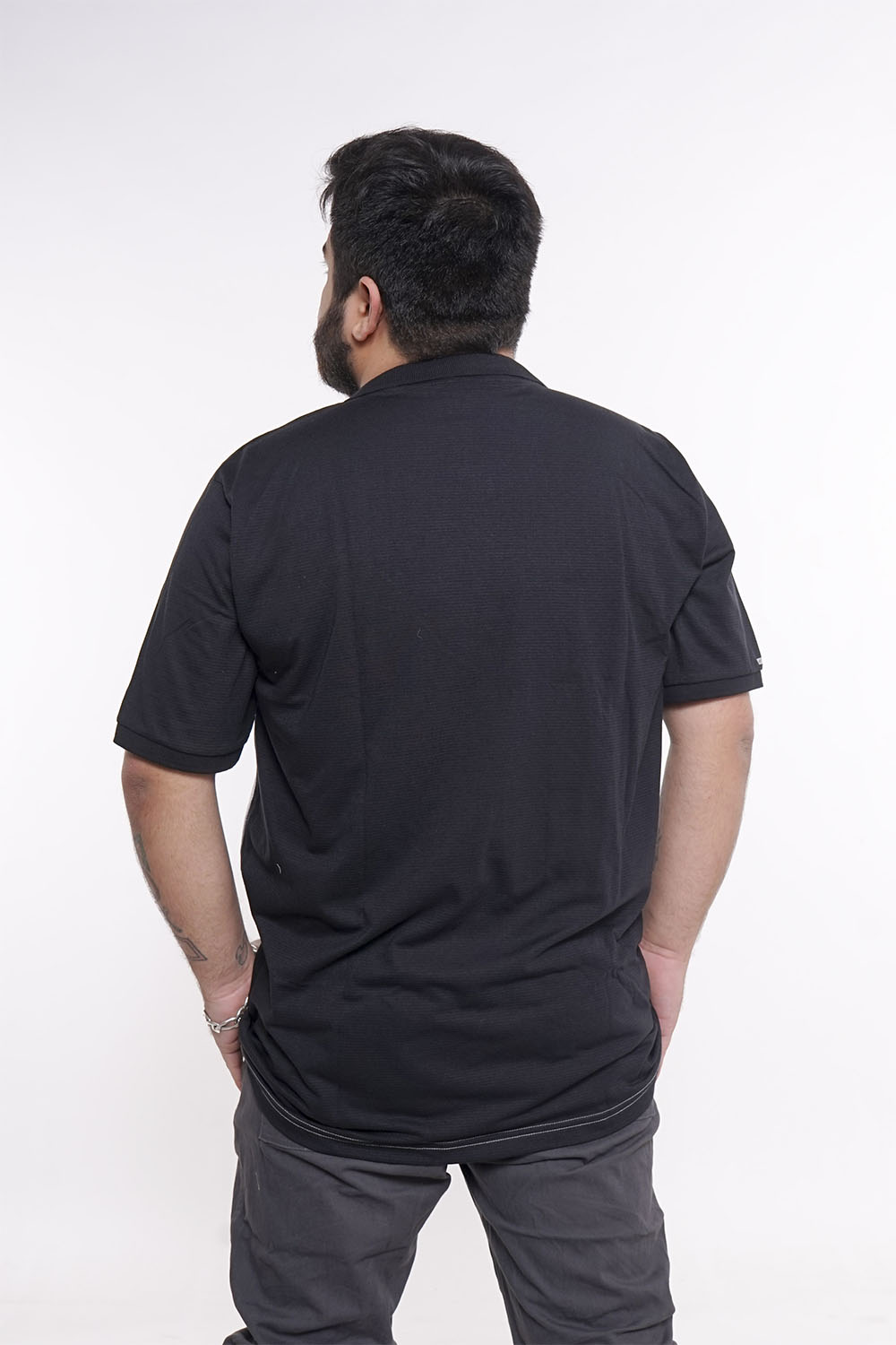 PLUS POLERA CUELLO DYNAMO NEGRO - 2