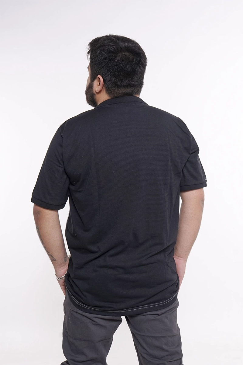 PLUS POLERA CUELLO DYNAMO NEGRO - 2