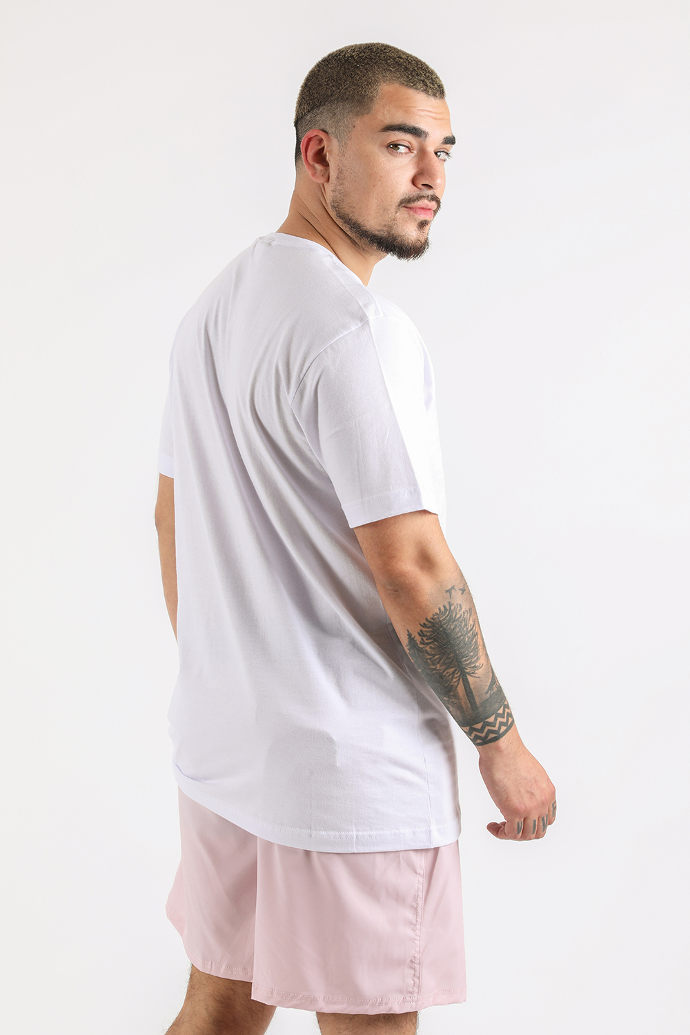PLUS POLERA MC BASICA COSMIC BLANCO GANGSTER - 2