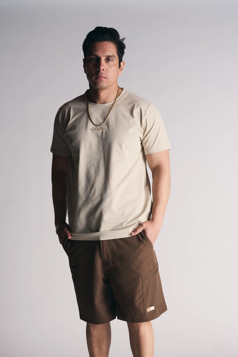 PLUS POLERA MC BASICA ESSENTIAL CAFE - 1