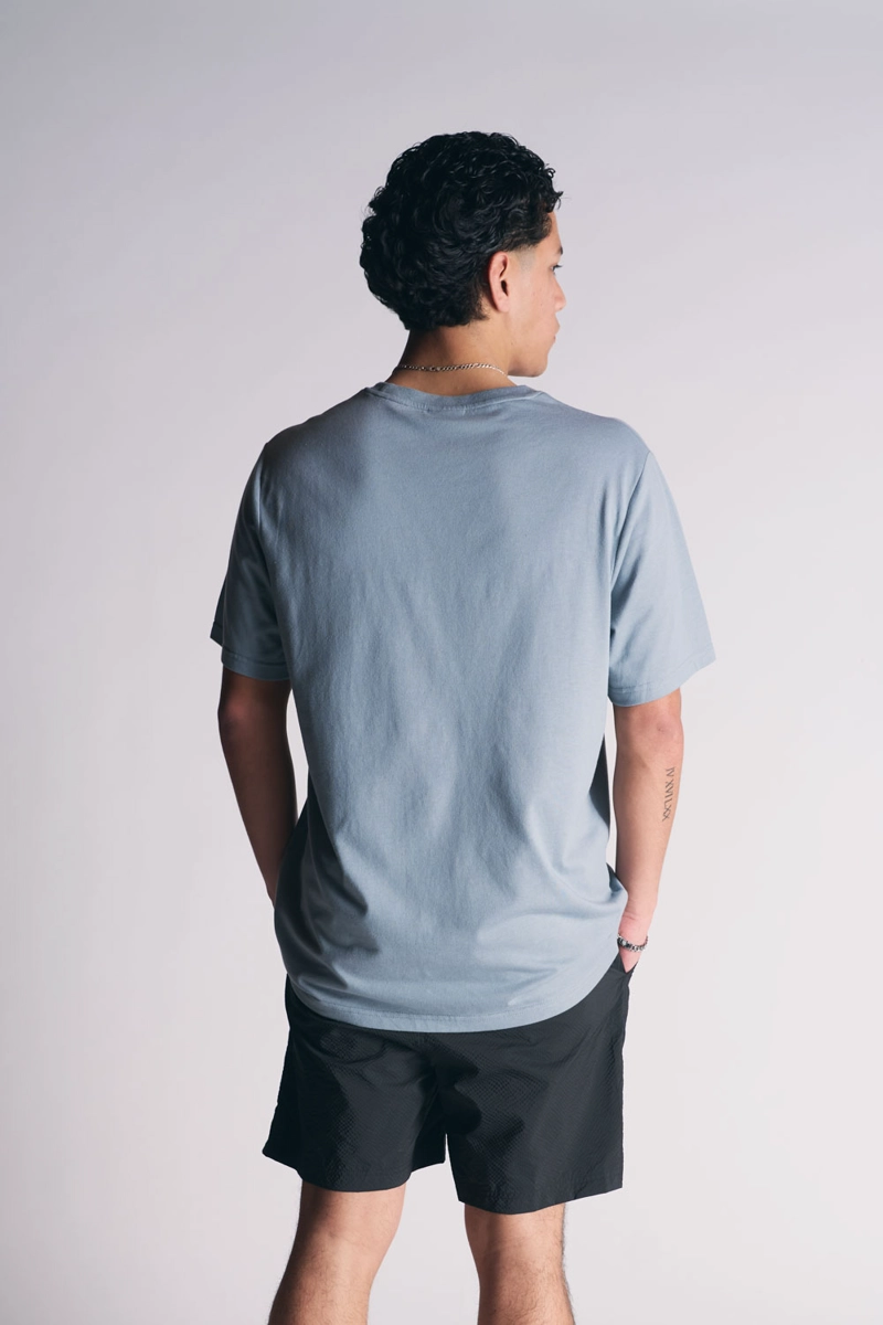 POLERA MC BASICA ESSENTIAL GRIS - 2