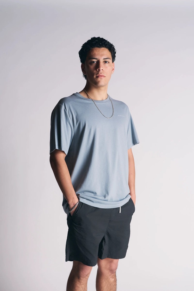 POLERA MC BASICA ESSENTIAL GRIS - 3