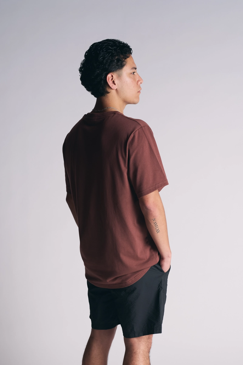 PLUS POLERA MC BASICA ESSENTIAL MARRON - 2