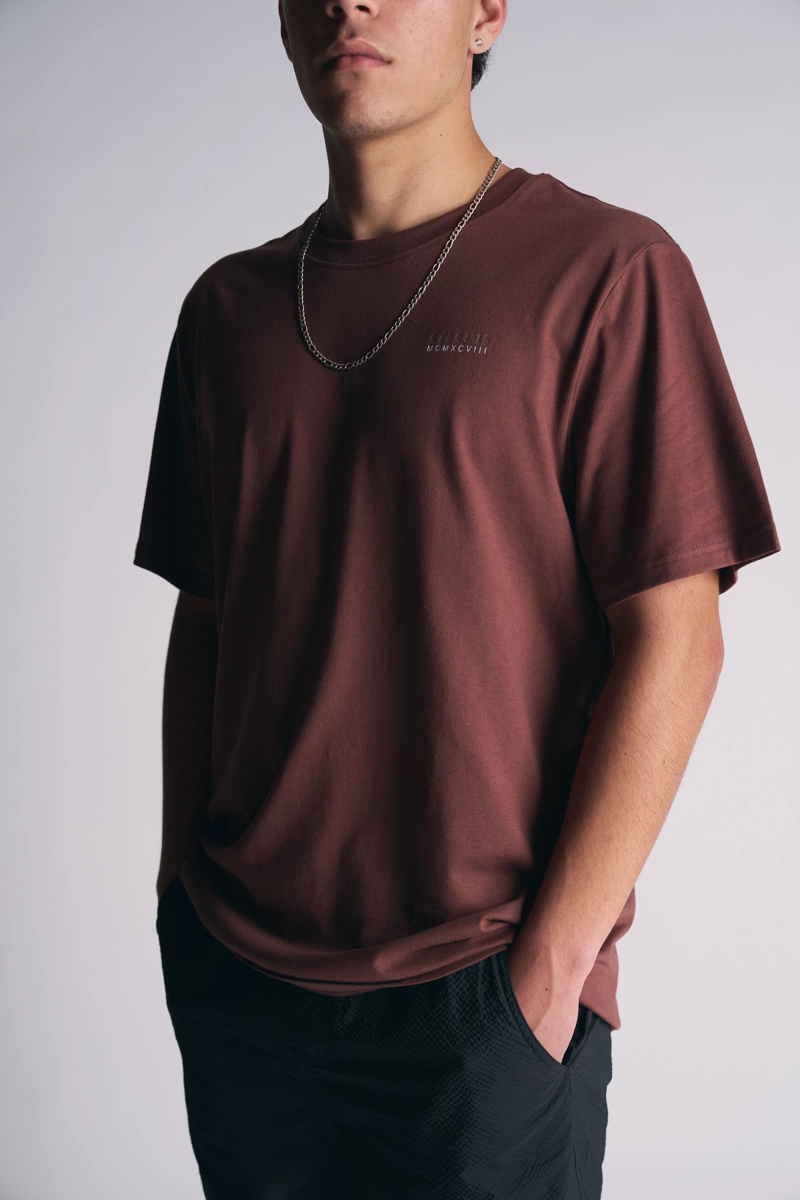 PLUS POLERA MC BASICA ESSENTIAL MARRON - 3