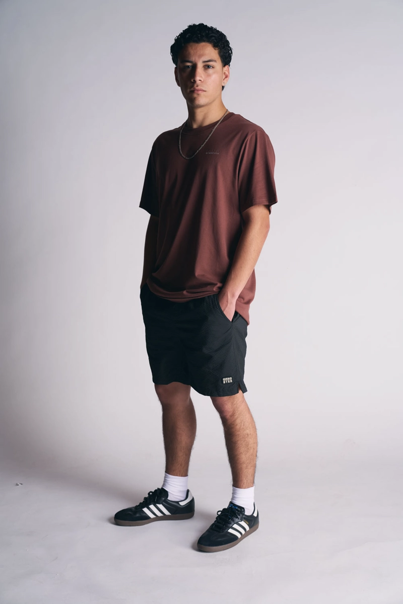 PLUS POLERA MC BASICA ESSENTIAL MARRON - 5