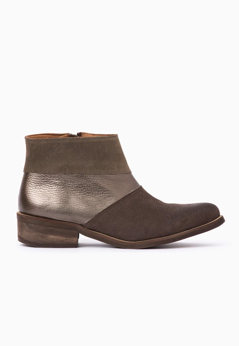 BOTIN CUERO MUJER  CAMELIA CAFE METALICO - 1