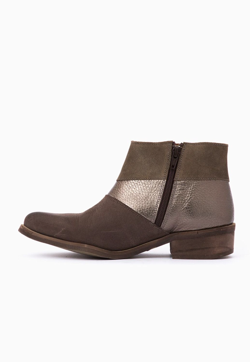 BOTIN CUERO MUJER  CAMELIA CAFE METALICO - 3