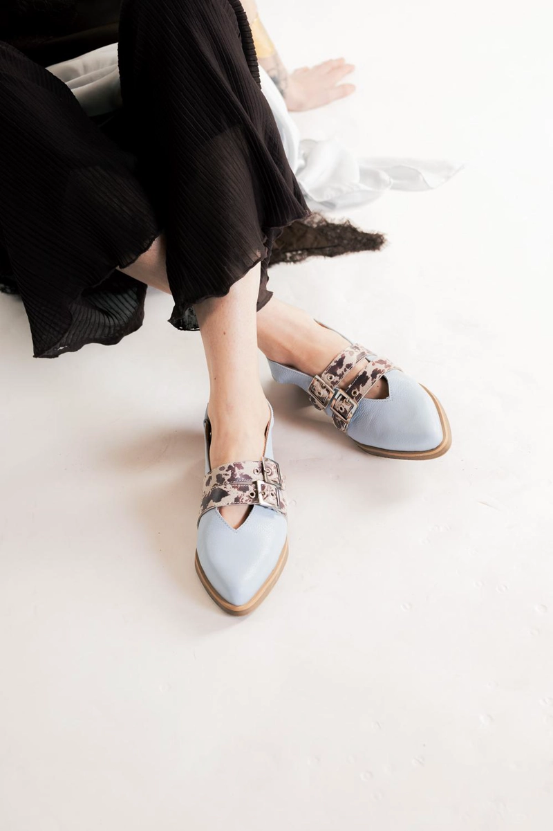 ZAPATO CUERO MUJER  ESTRILDA PRINT CELESTE - 4