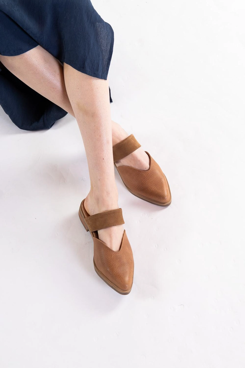 BABUCHA MUJER CUERO  UMBRAL CAMEL - 2