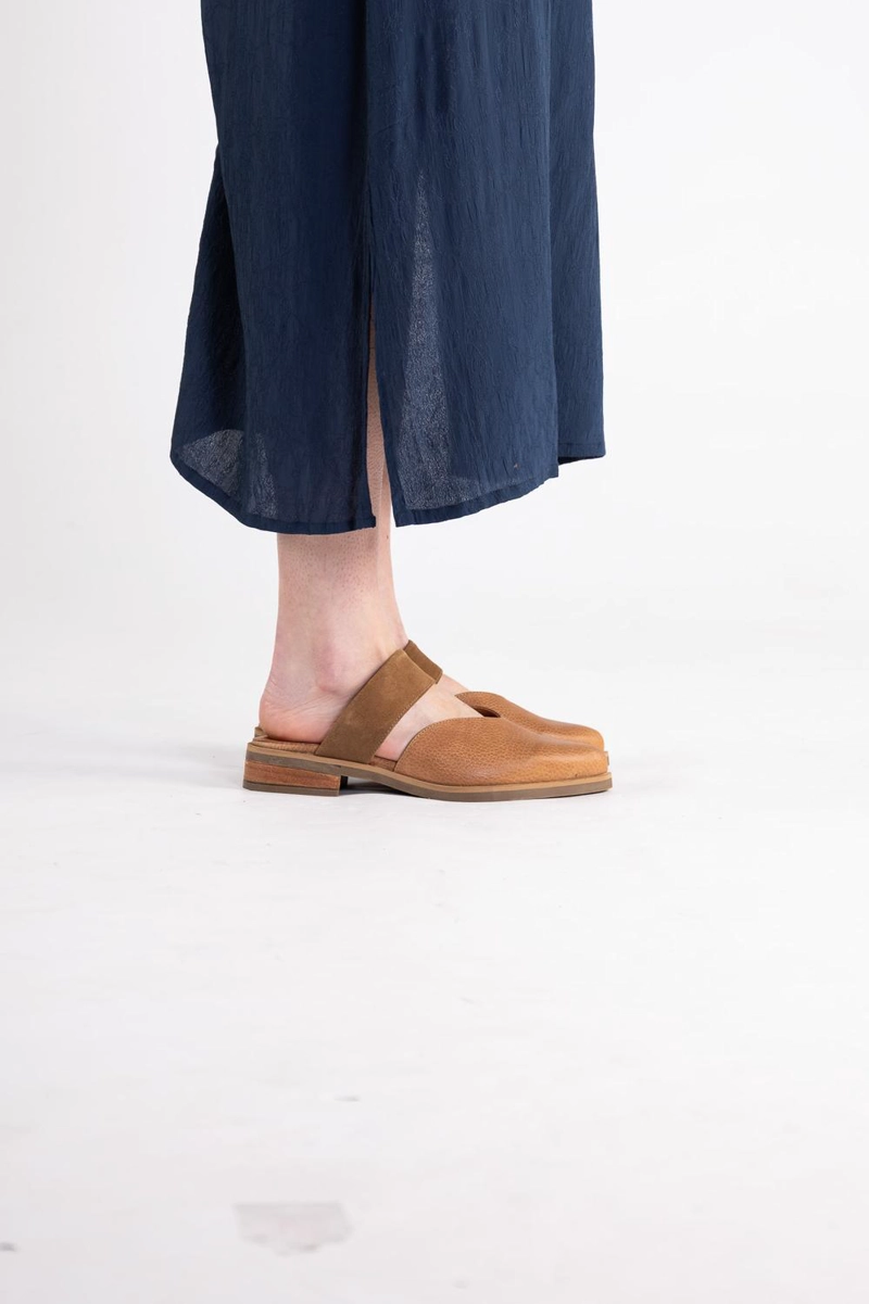 BABUCHA MUJER CUERO  UMBRAL CAMEL - 4