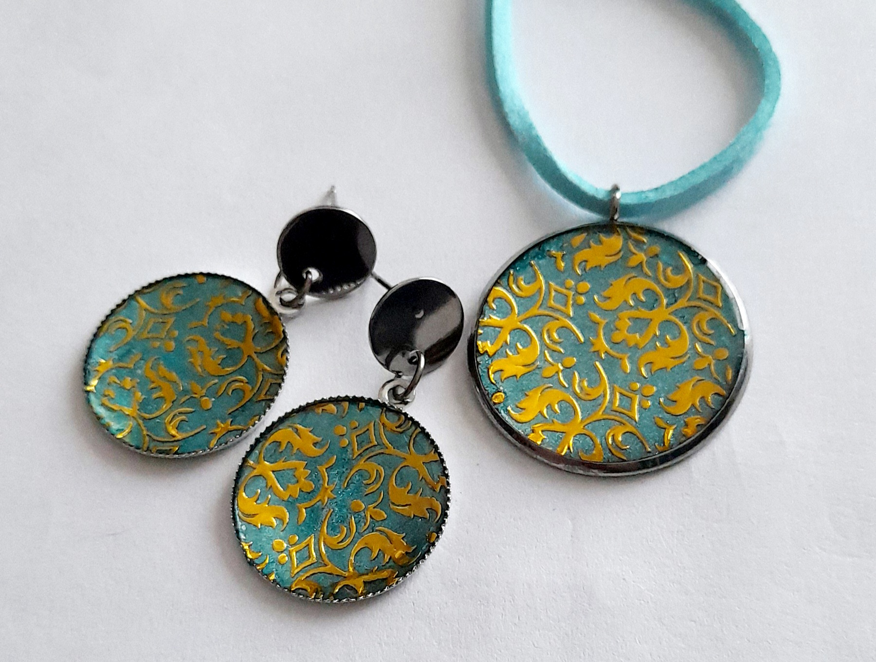 CONJUNTO RESINA DISEÑOS DORADOS - 1