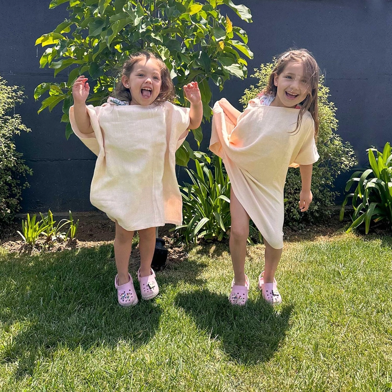 PONCHO TOALLA ALGODON TURCO NIÑO MARMARA ROSADO CLARO M - 4