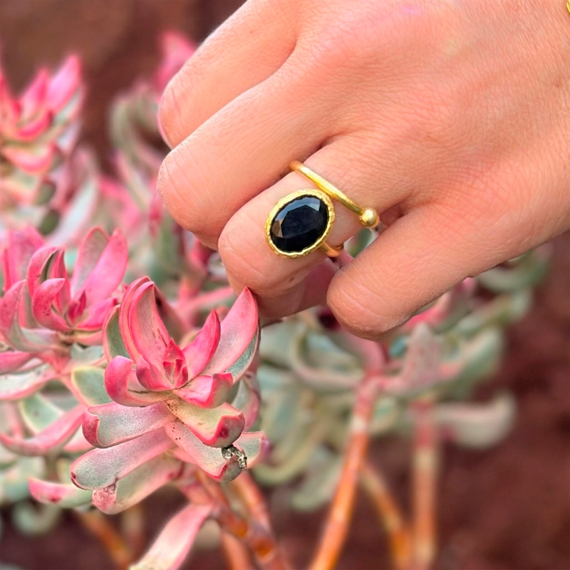 ANILLO AJUSTABLE BRISA NEGRO - BAÑO DE ORO 22 K - 1