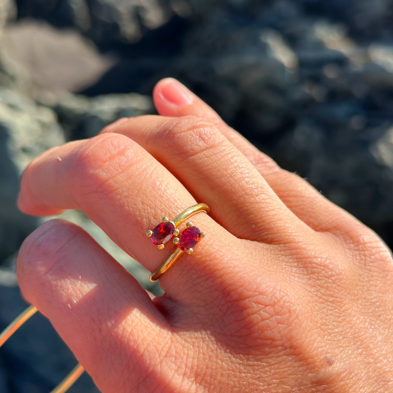 ANILLO AJUSTABLE ZENIT GRANATE - BAÑO DE ORO 22 K - 1