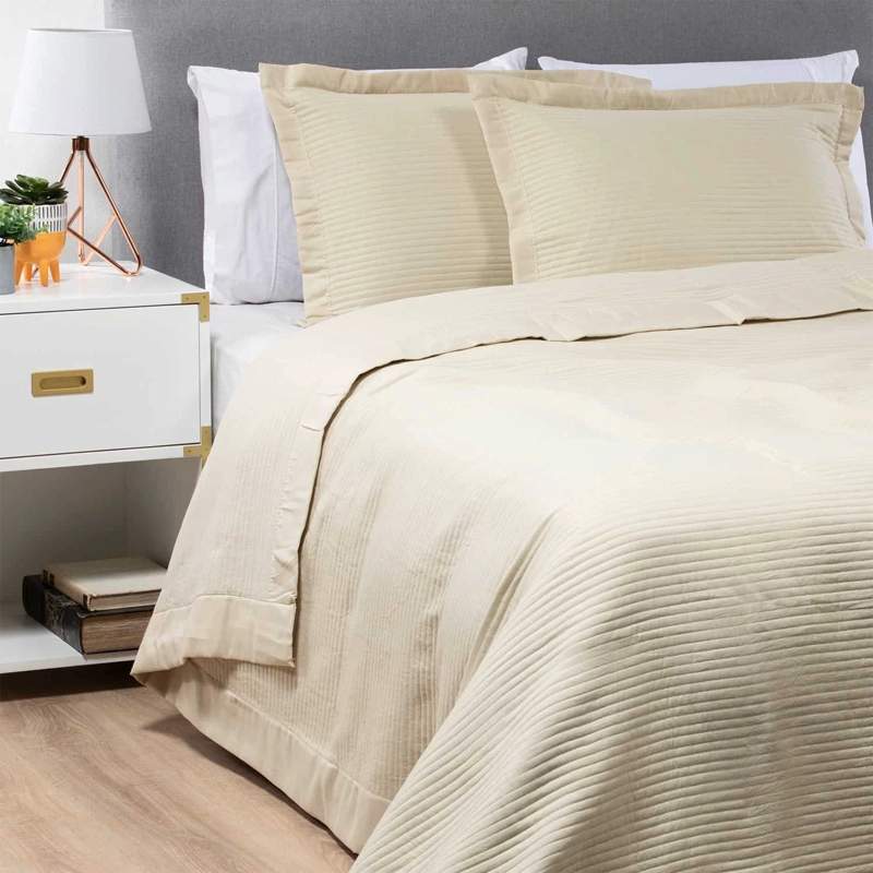 CUBRECAMA BORDADO PREMIUM PREWASH LINEAS - 1