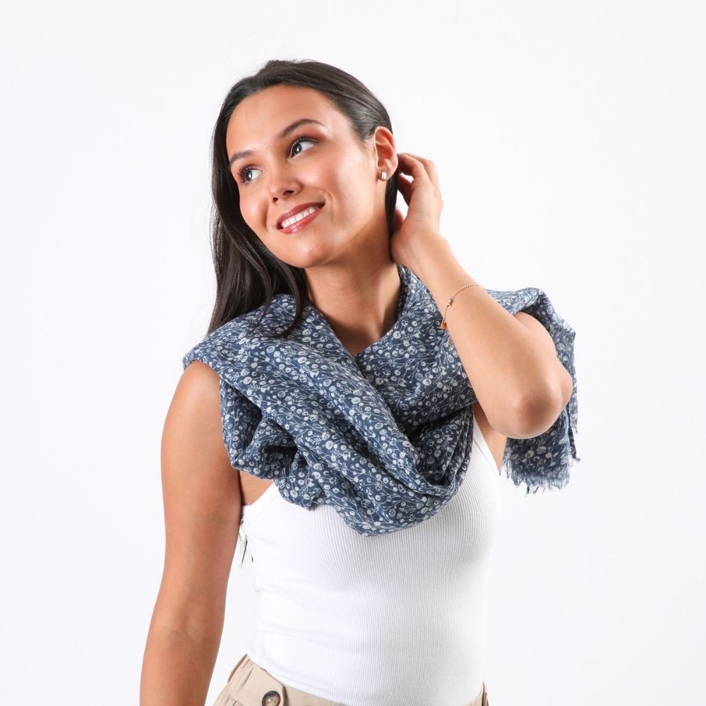 PAÑUELO ESTAMPADO JULI FLORES AZUL TATIENNE - 2