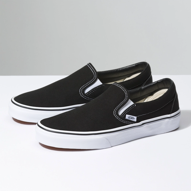 ZAPATILLAS UNISEX UA CLASSIC SLIP-ON NEGRA VANS - 9