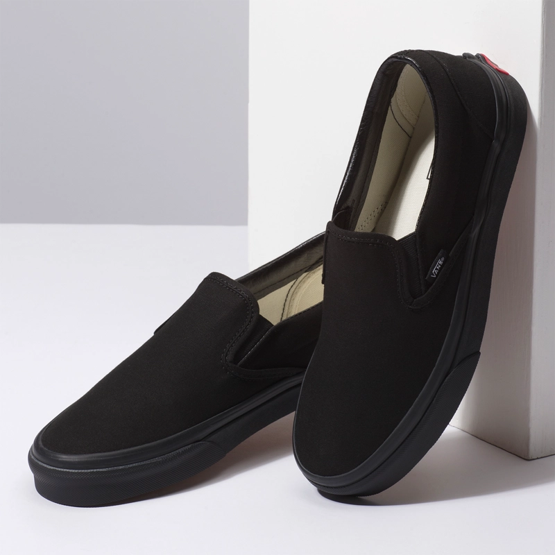 ZAPATILLAS UNISEX UA CLASSIC SLIP-ON NEGRA VANS - 5