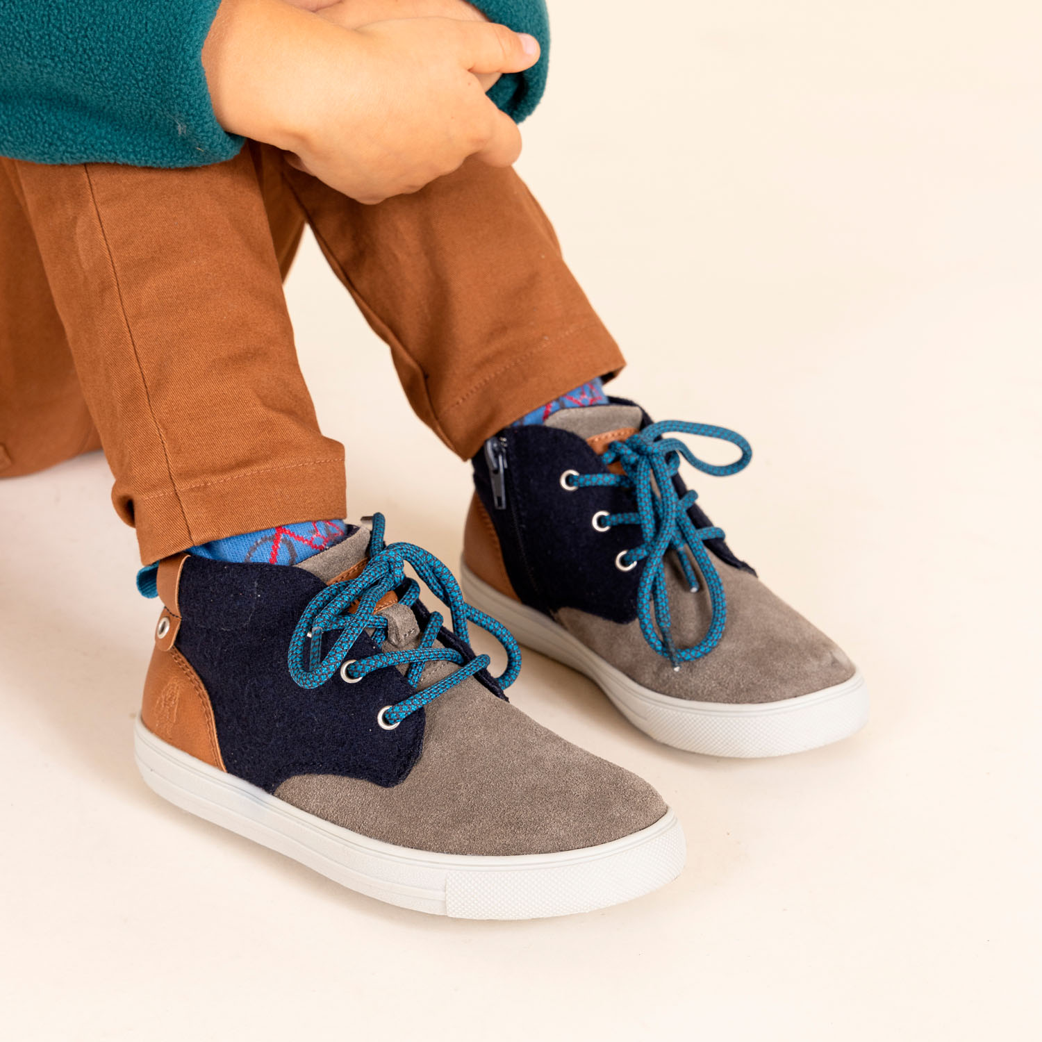 BOTÍN CUERO NIÑO CONNOR-K CAFÉ HUSH PUPPIES KIDS - 2