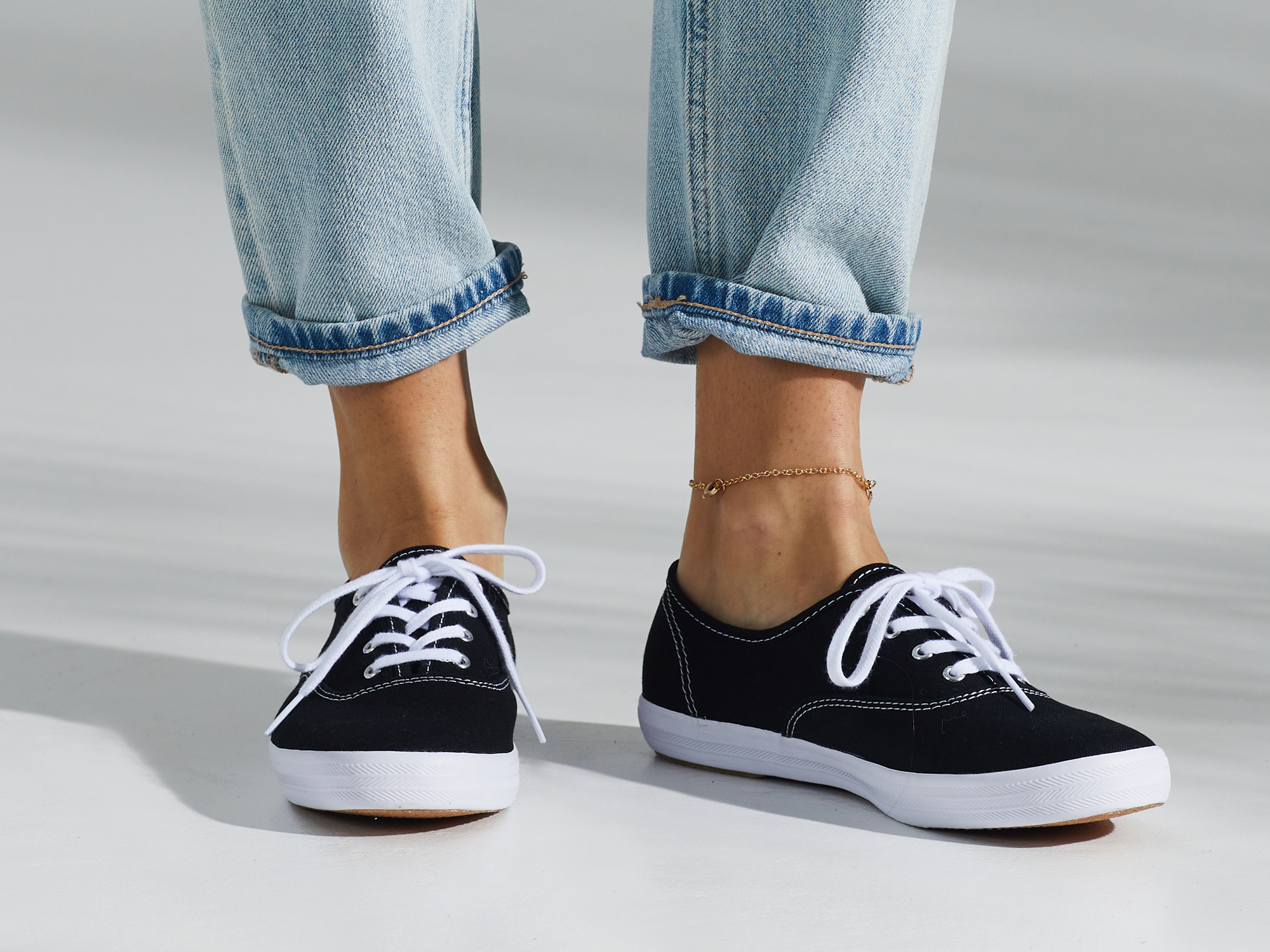 ZAPATILLA KEDS MUJER CHAMPION CANVAS NEGRA - 2