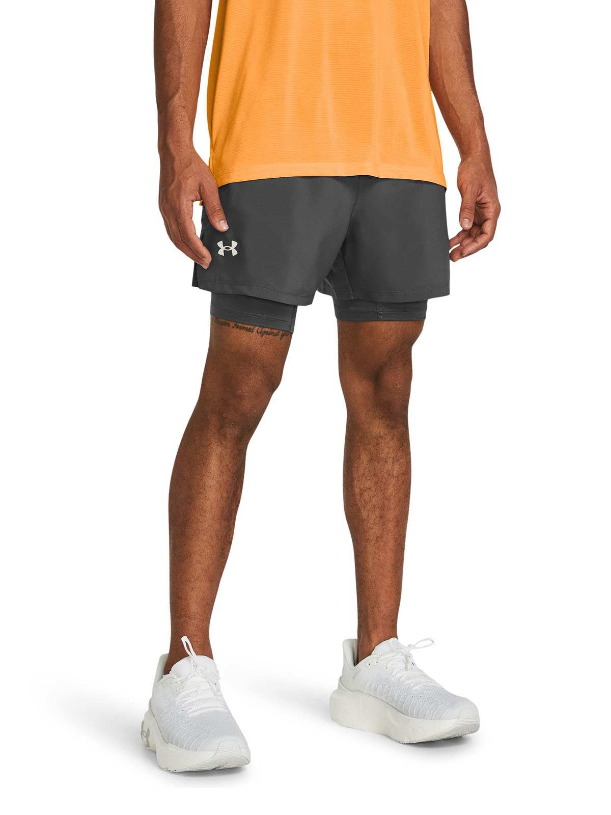SHORTS HOMBRE UNDER ARMOUR GRIS LAUNCH 2 EN 1 DE 5' - 4