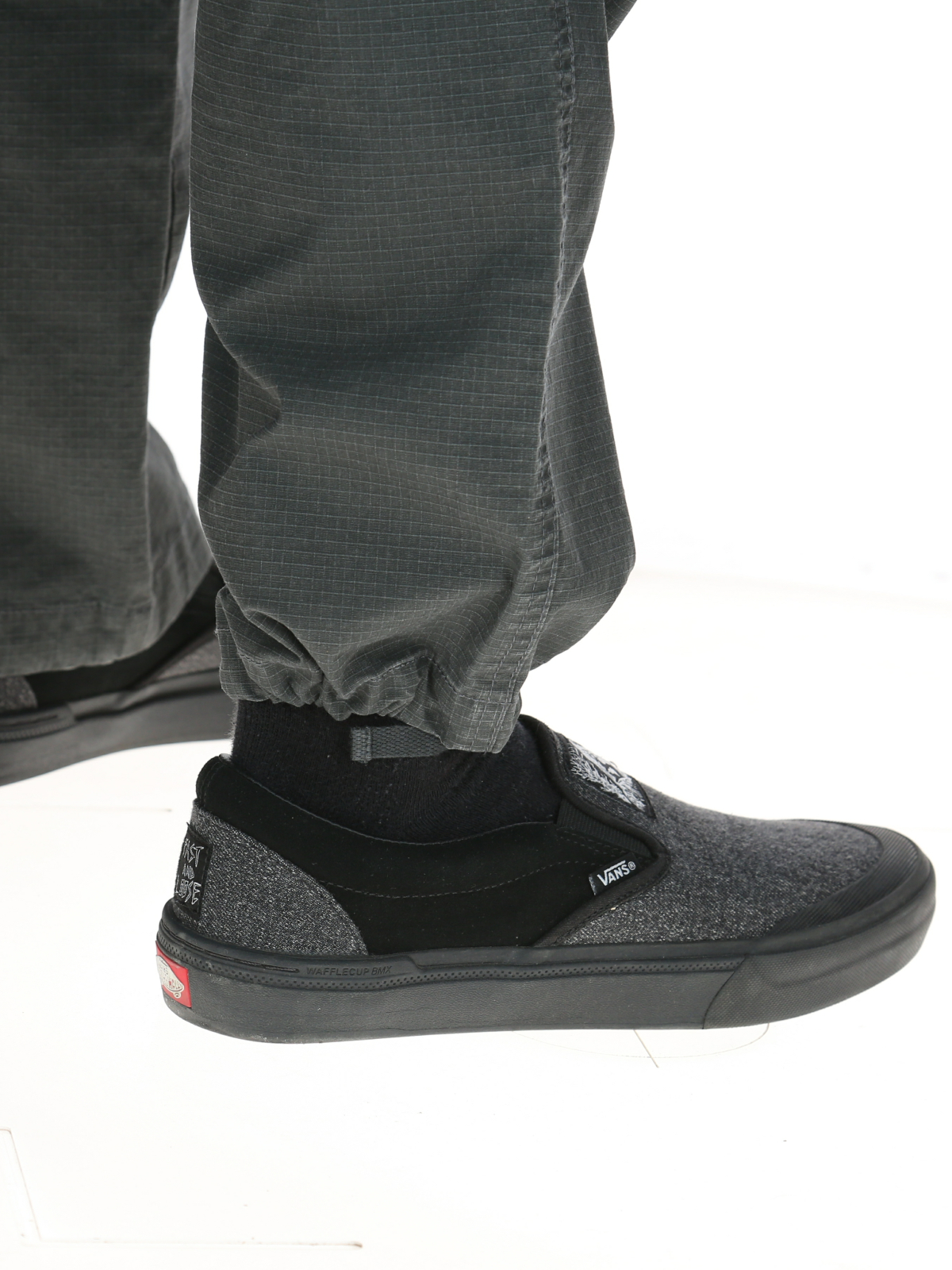 PANTALÓN HOMBRE CARGO GRIS BURTON - 7