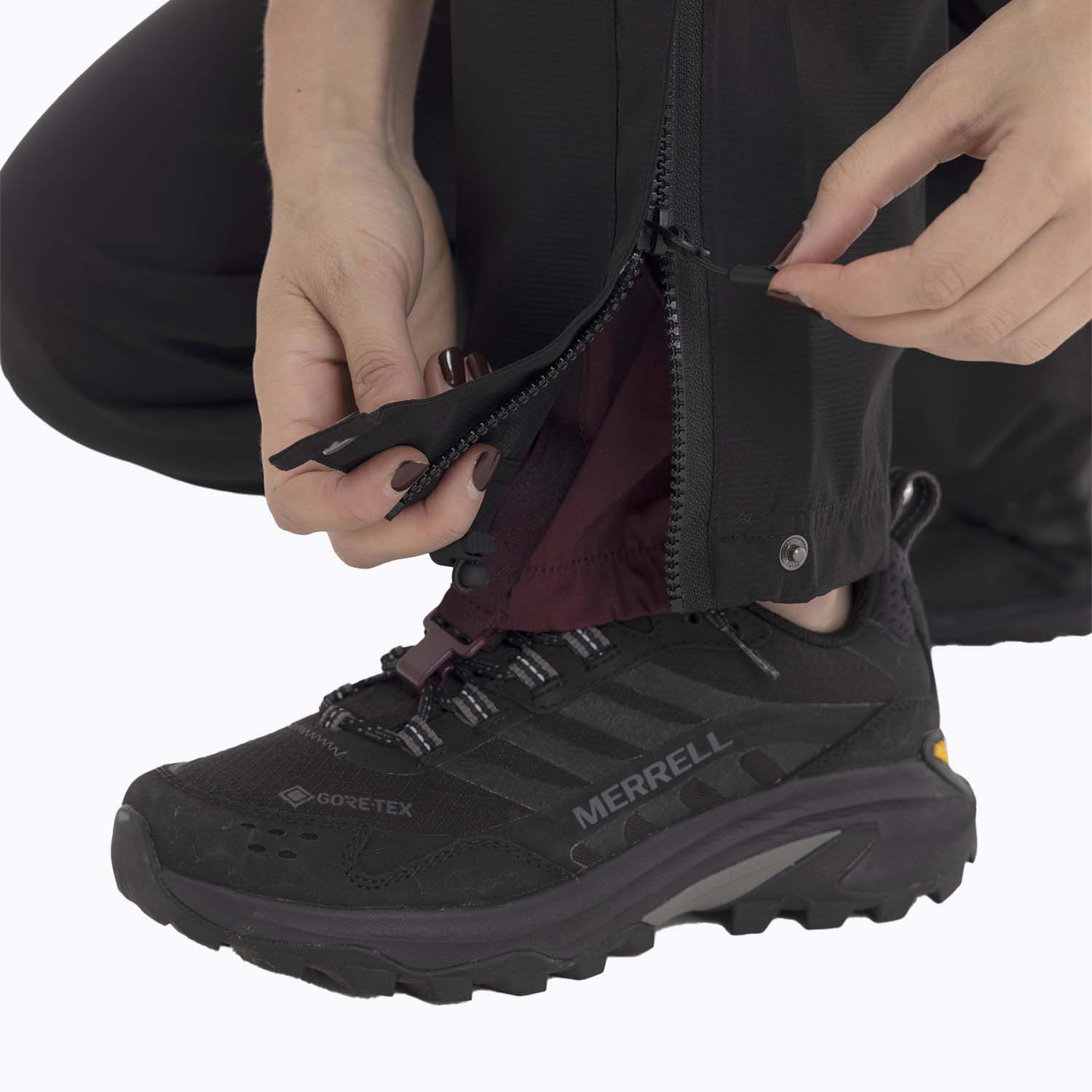 CUBRE PANTALON OUTDOOR MUJER HARDSHELL EN COLOR NEGRO MERRELL - 4