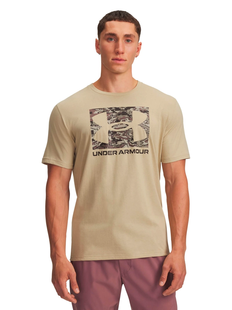 UNDER ARMOUR POLERA MANGA CORTA LIFESTYLE HOMBRE ABC CAMO BOXED LOGO CAFE  UA