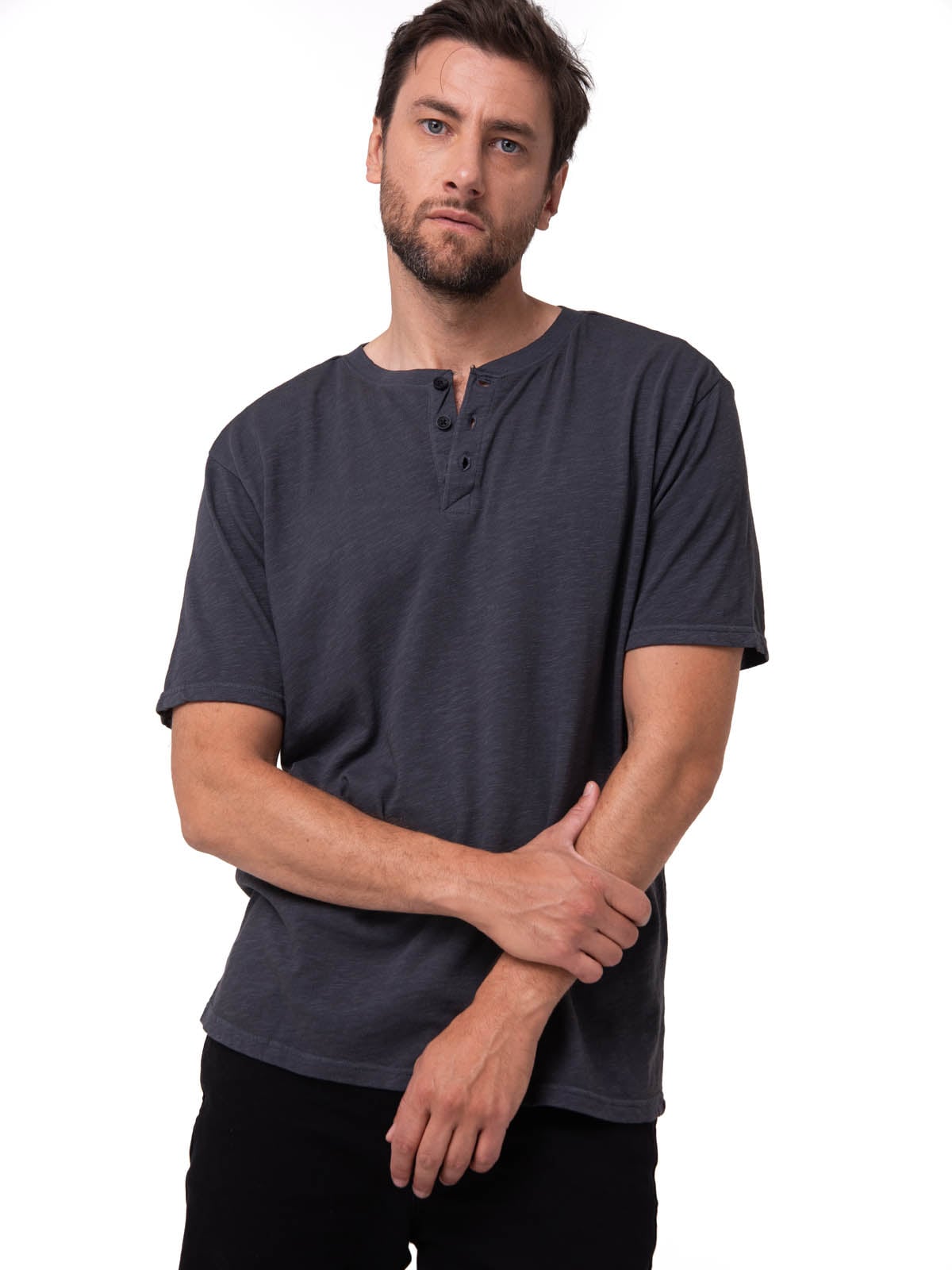POLERA MANGA CORTA HENLEY HOMBRE SLUB KNIT NEGRO CAT - 1