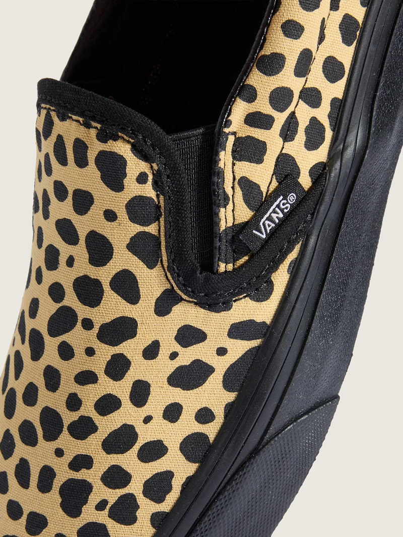 ZAPATILLA MUJER CLASSIC SLIP-ON NEGRO VANS - 6