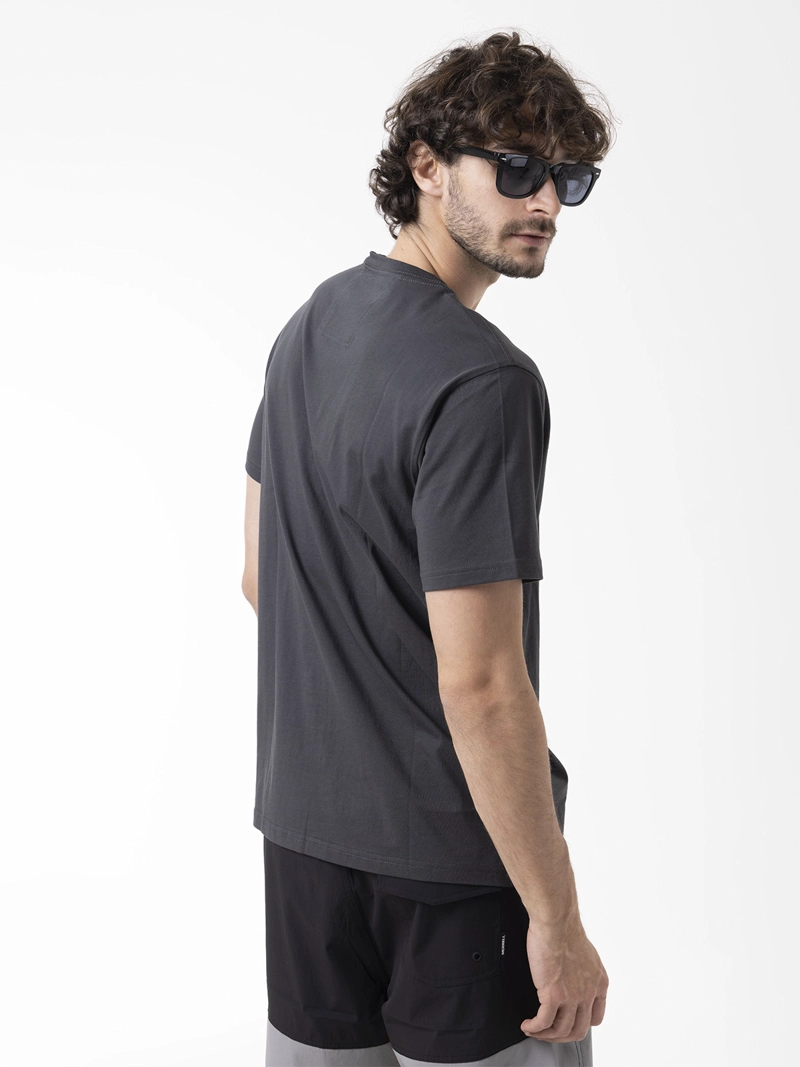 POLERA MANGA CORTA HOMBRE GRAPHIC GRIS OSCURO MERRELL - 4