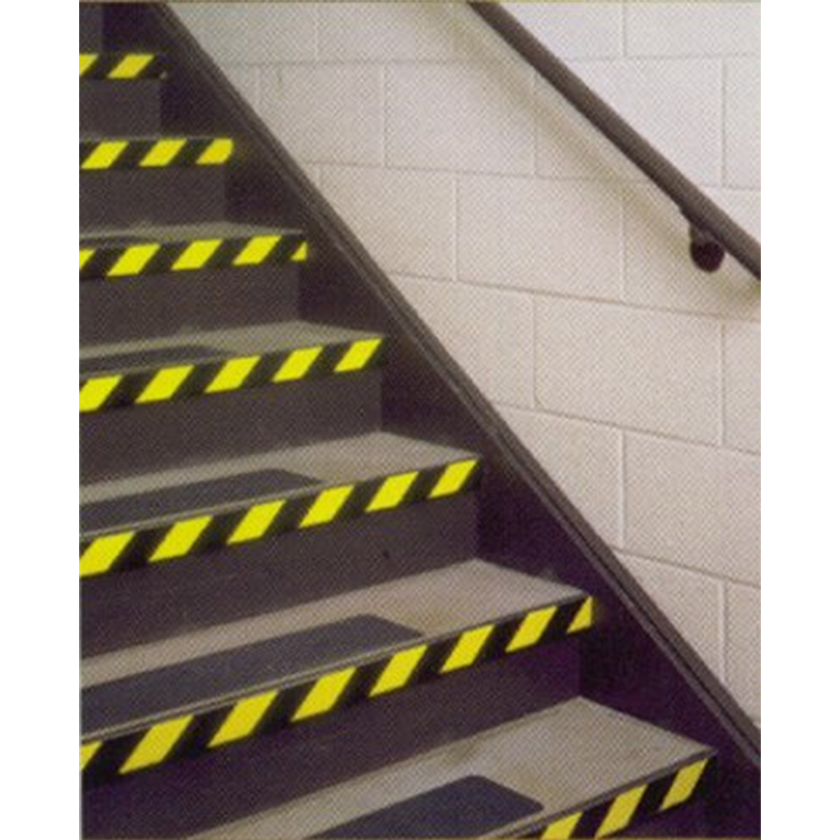 CINTA TIRA DE SEGURIDAD 3M 5702 EN COLOR NEGRO/EN COLOR AMARILLO 50,8MM X 32M - 4