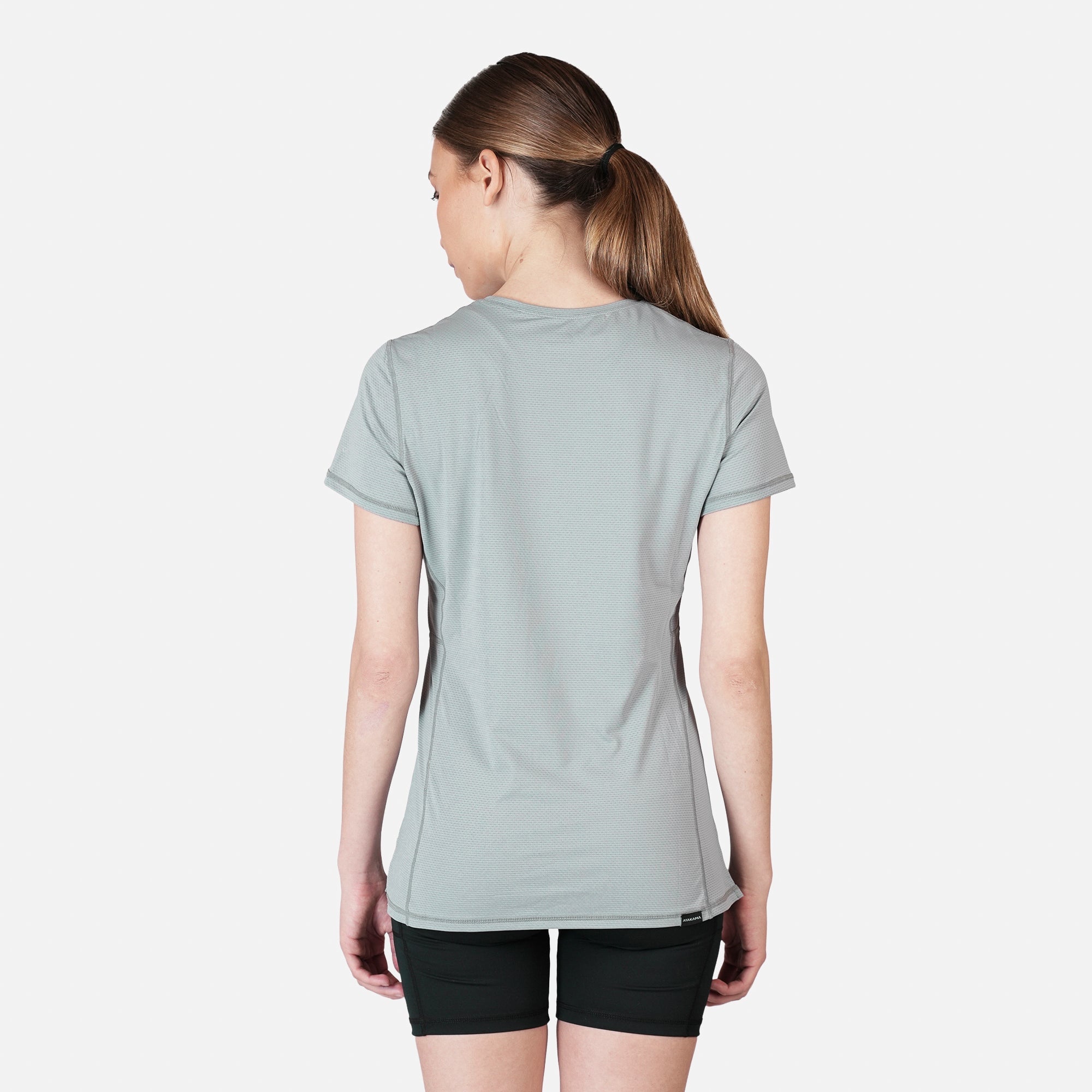 POLERA DEPORTIVA DRY CORE MUJER DINAMICA GRIS ATAKAMA OUTDOOR - 5