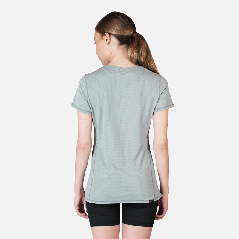 POLERA DEPORTIVA DRY CORE MUJER DINAMICA GRIS ATAKAMA OUTDOOR - 5