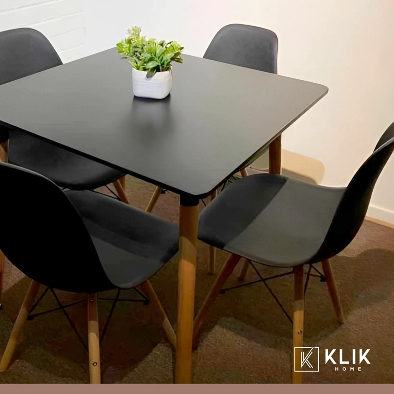 COMEDOR MESA EAMES CUADRADA NEGRA + 4 SILLAS EAMES NEGRAS - 8