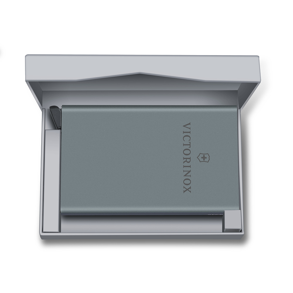 BILLETERA PARA TARJETAS ALTIUS SECRID ESSENTIAL COLOR TITANIO VICTORINOX. - 5
