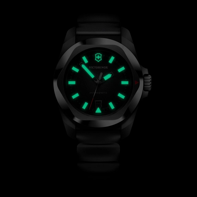 RELOJ I.N.O.X. QUARTZ CORREA CAUCHO NEGRO VICTORINOX - 6