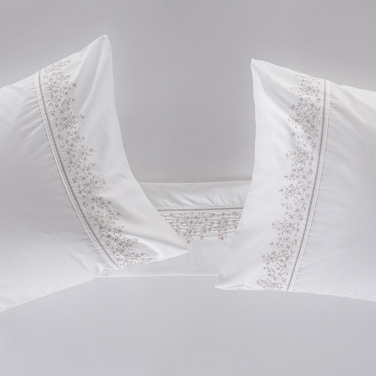SABANA ROSEN 220 HILOS BORDADA FLORAL BLANCA KING - 2