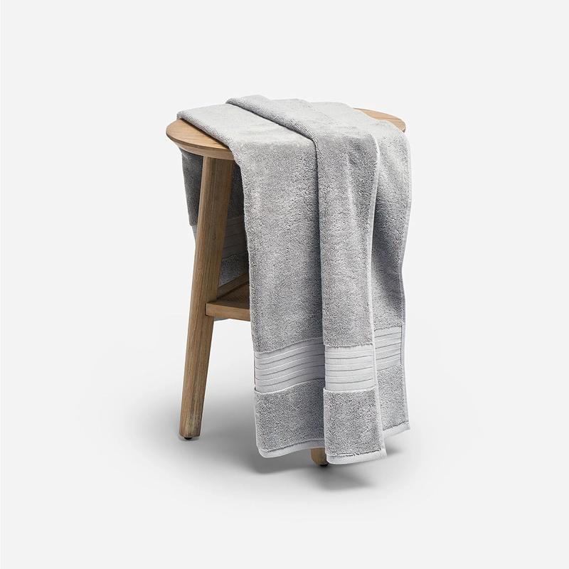 TOALLA DE BAÑO LISA BASIC 700 GRAMOS PERLA - 1
