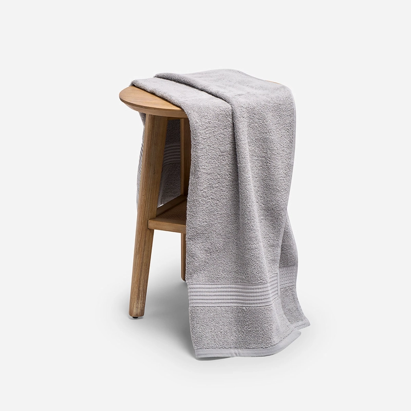TOALLA DE BAÑO LISA BASIC 500 GRAMOS PERLA - 1