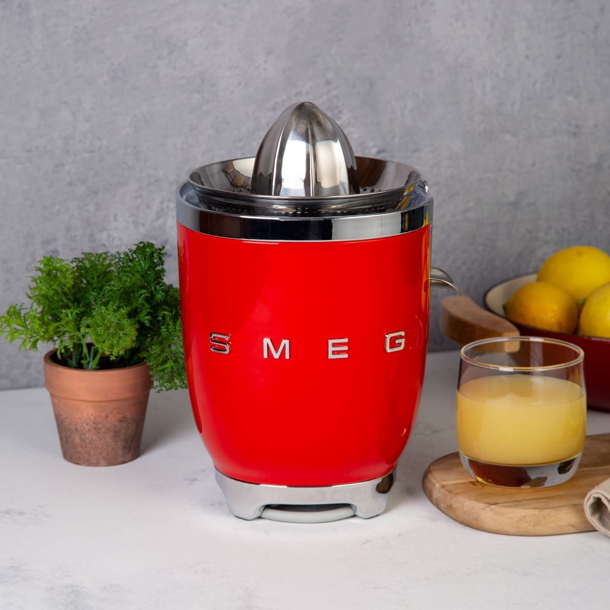 EXPRIMIDOR SMEG ROJO MODELO CJF01RDEU - 2