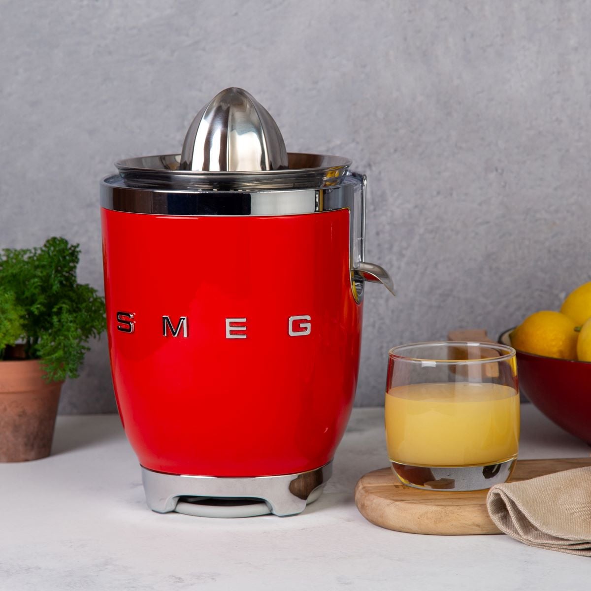 EXPRIMIDOR SMEG ROJO MODELO CJF01RDEU - 3