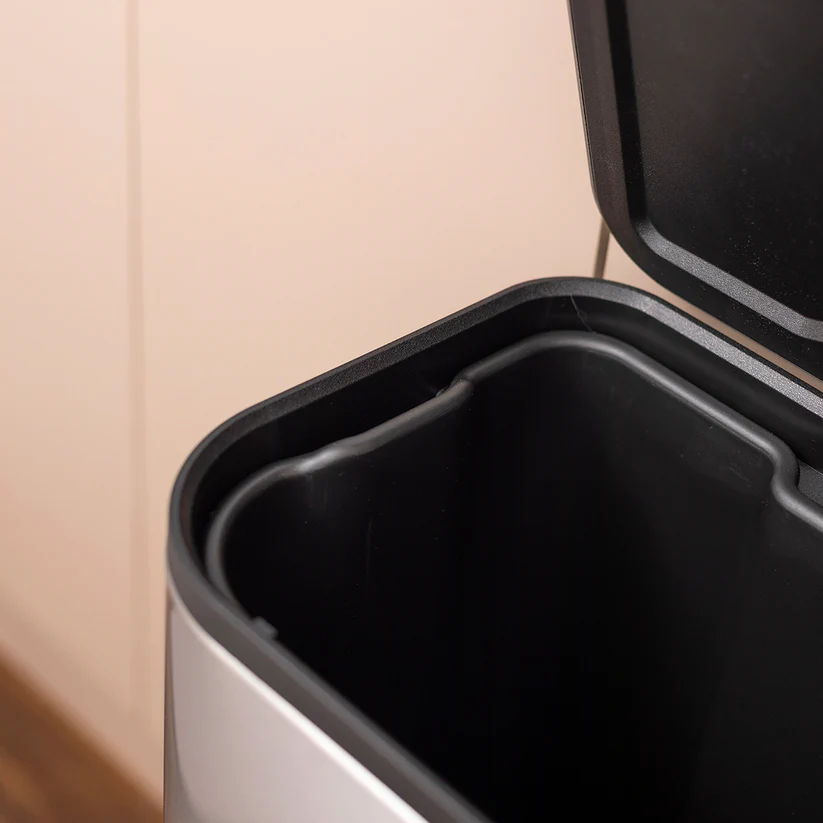 BASURERO 30L CON PEDAL MATE Y ANTI HUELLAS SIMPLE COOK - 3