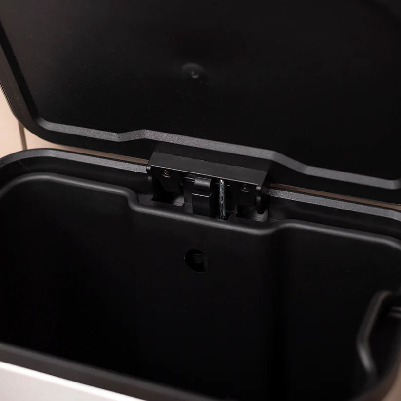 BASURERO 30L CON PEDAL MATE Y ANTI HUELLAS SIMPLE COOK - 4