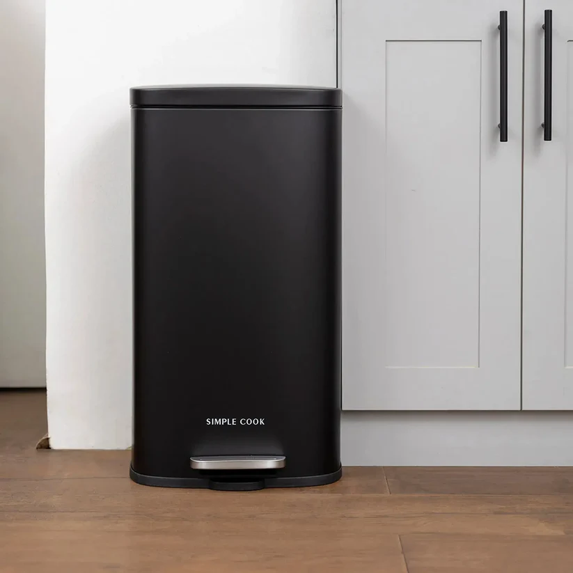 BASURERO 30L CON PEDAL NEGRO MATE SIMPLE COOK - 1