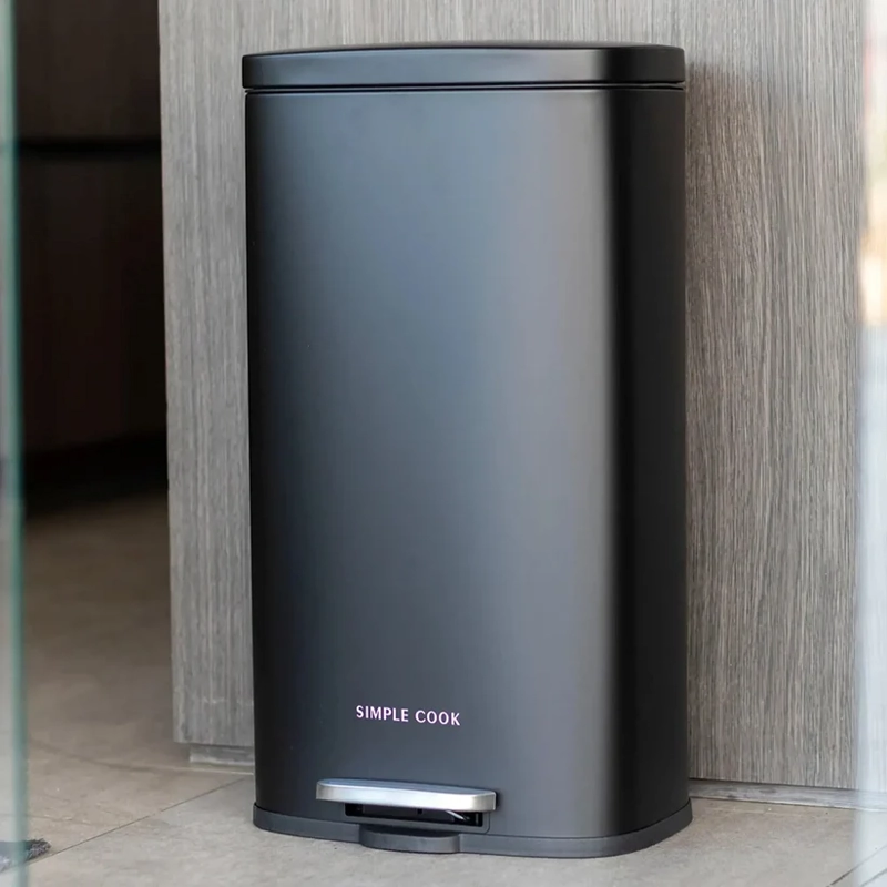 BASURERO 30L CON PEDAL NEGRO MATE SIMPLE COOK - 2