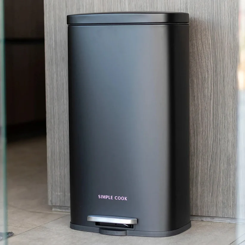 BASURERO 30L CON PEDAL NEGRO MATE SIMPLE COOK - 2