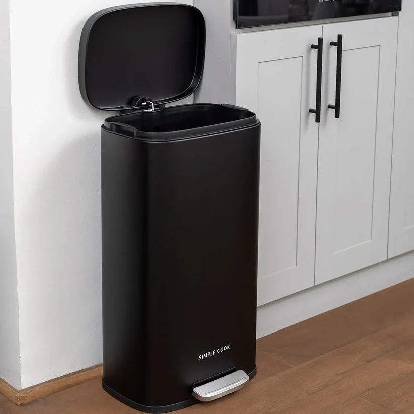 BASURERO 30L CON PEDAL NEGRO MATE SIMPLE COOK - 3