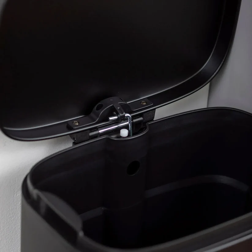 BASURERO 30L CON PEDAL NEGRO MATE SIMPLE COOK - 4