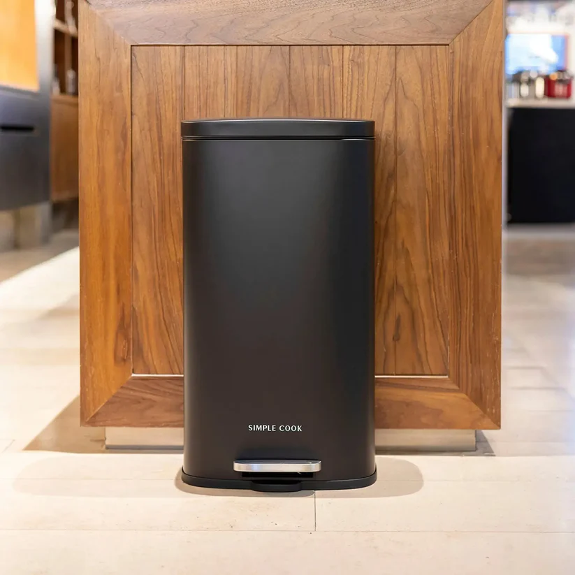 BASURERO 30L CON PEDAL NEGRO MATE SIMPLE COOK - 6